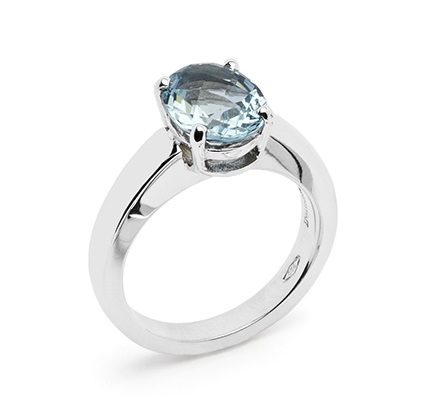 Dixie Ring aquamarine simply held by 4 claws in a ring with a classic design