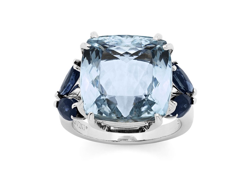 Aquamarine ring 1 aquamarine and 4 navette cut sapphires
